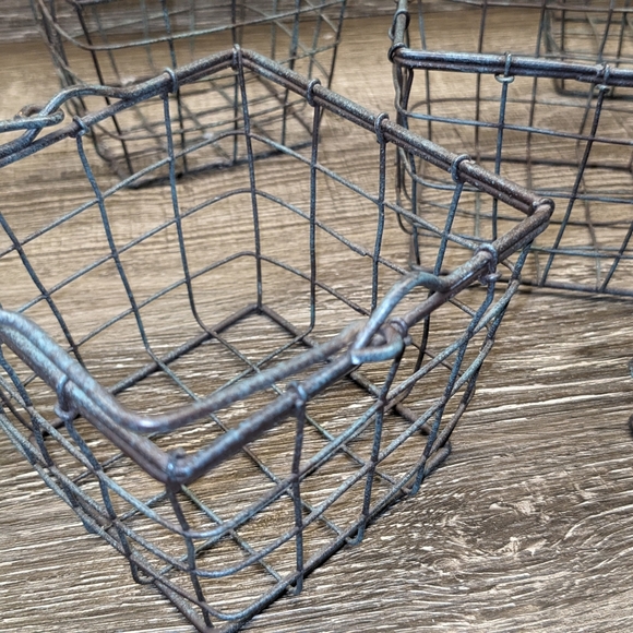 6 Rustic Metal Baskets with Handles - Picture 3 of 4